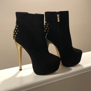 NEW Black Velvet Gold Stud Pumps